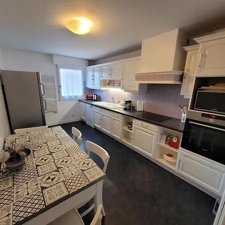 Agreable De 4 Pieces Apartamento